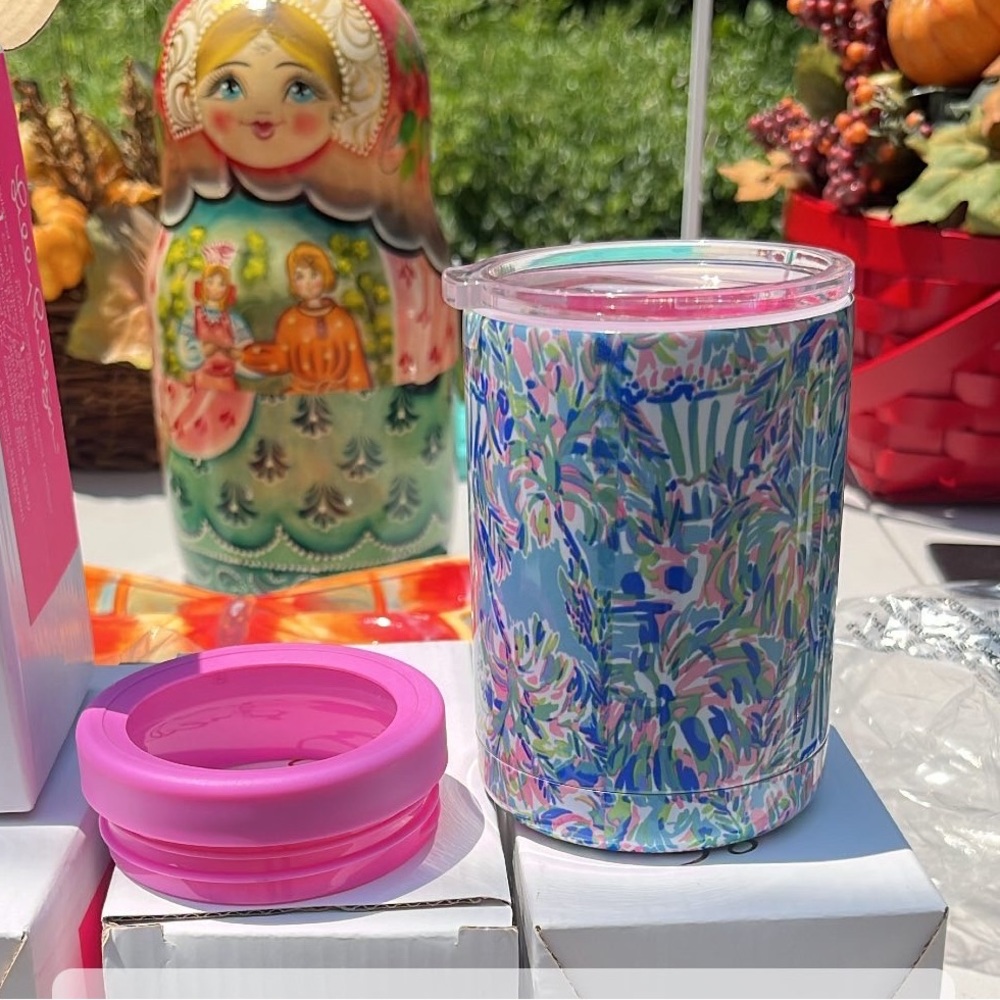 Brand New Lilly pulitzer tumbler/koozie